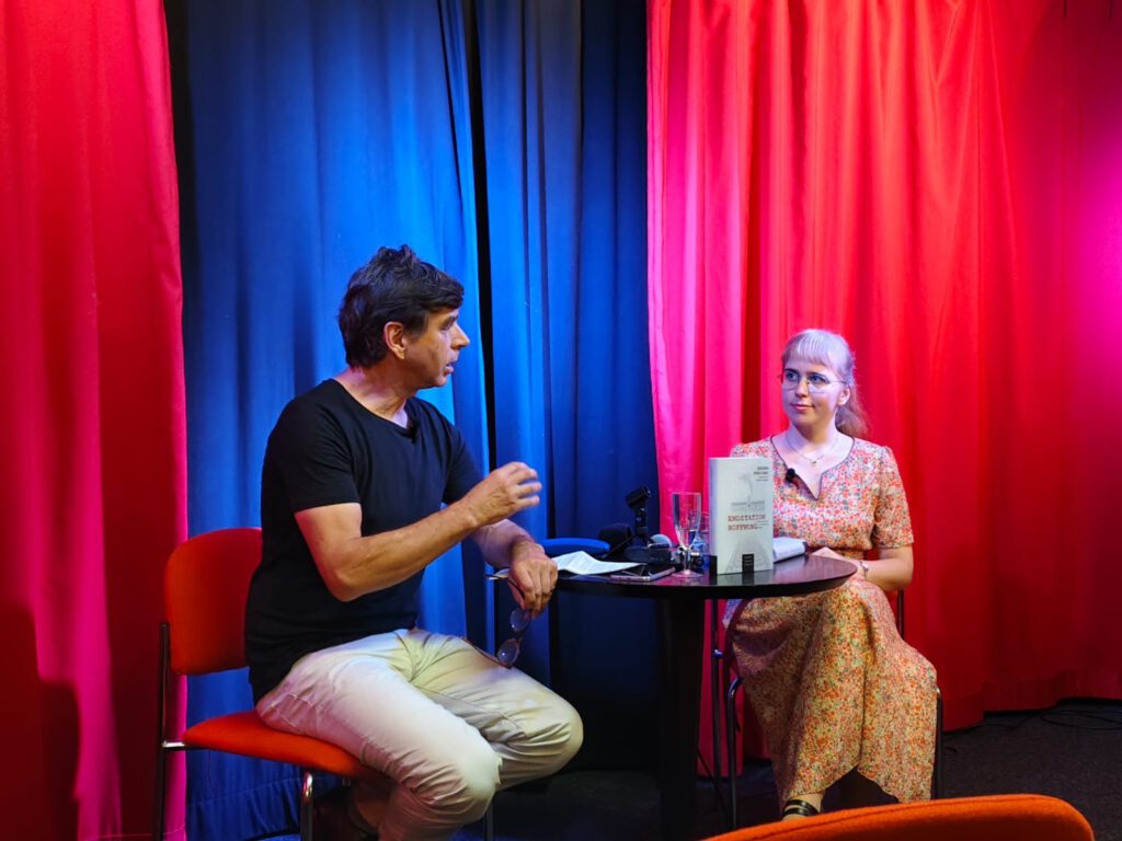 Sandra Hubmann (Übersetzerin) mit Moderator und Verleger Franz Westner in der litbox2